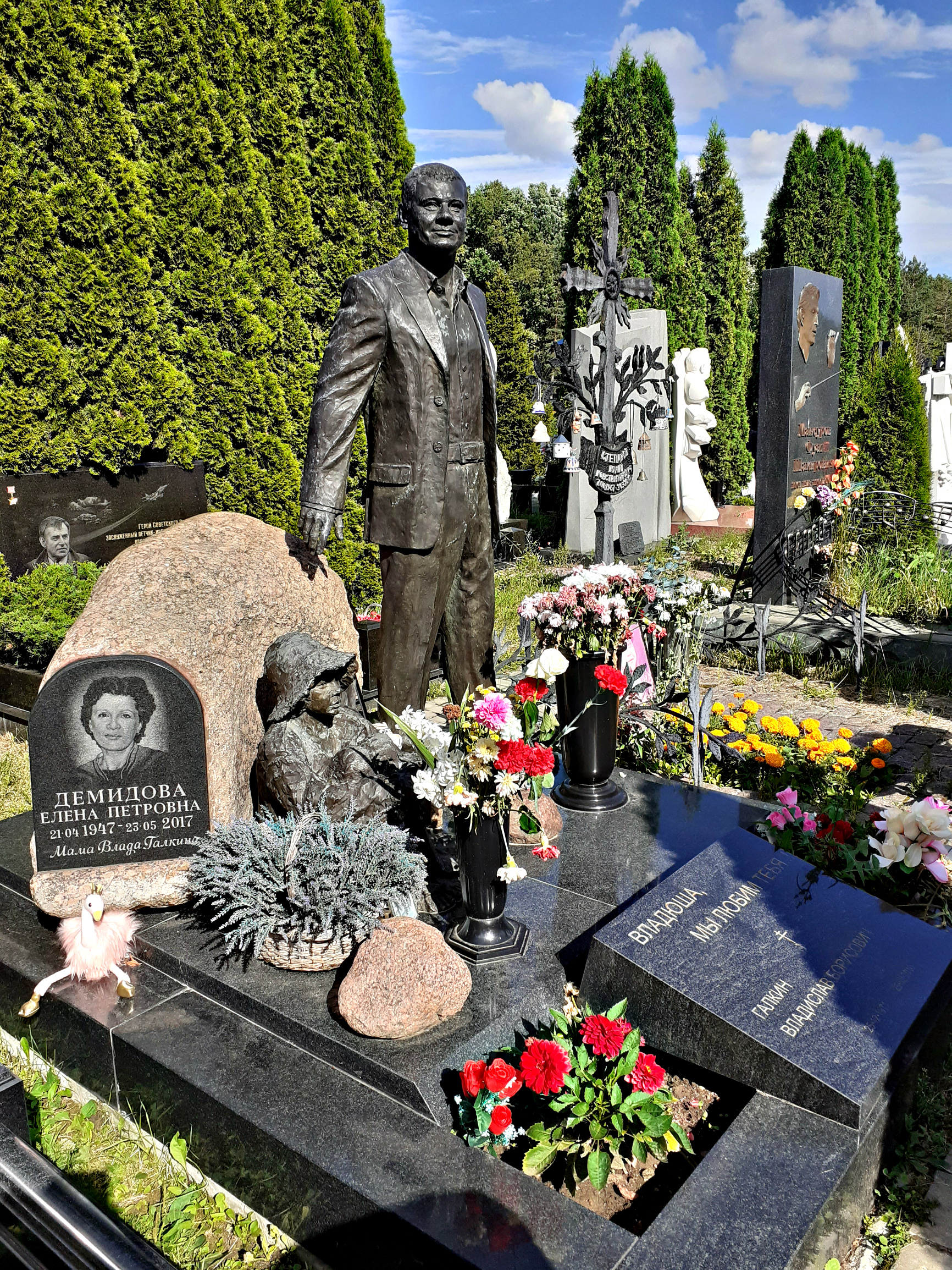Троекуровское кладбище москва могилы знаменитостей
