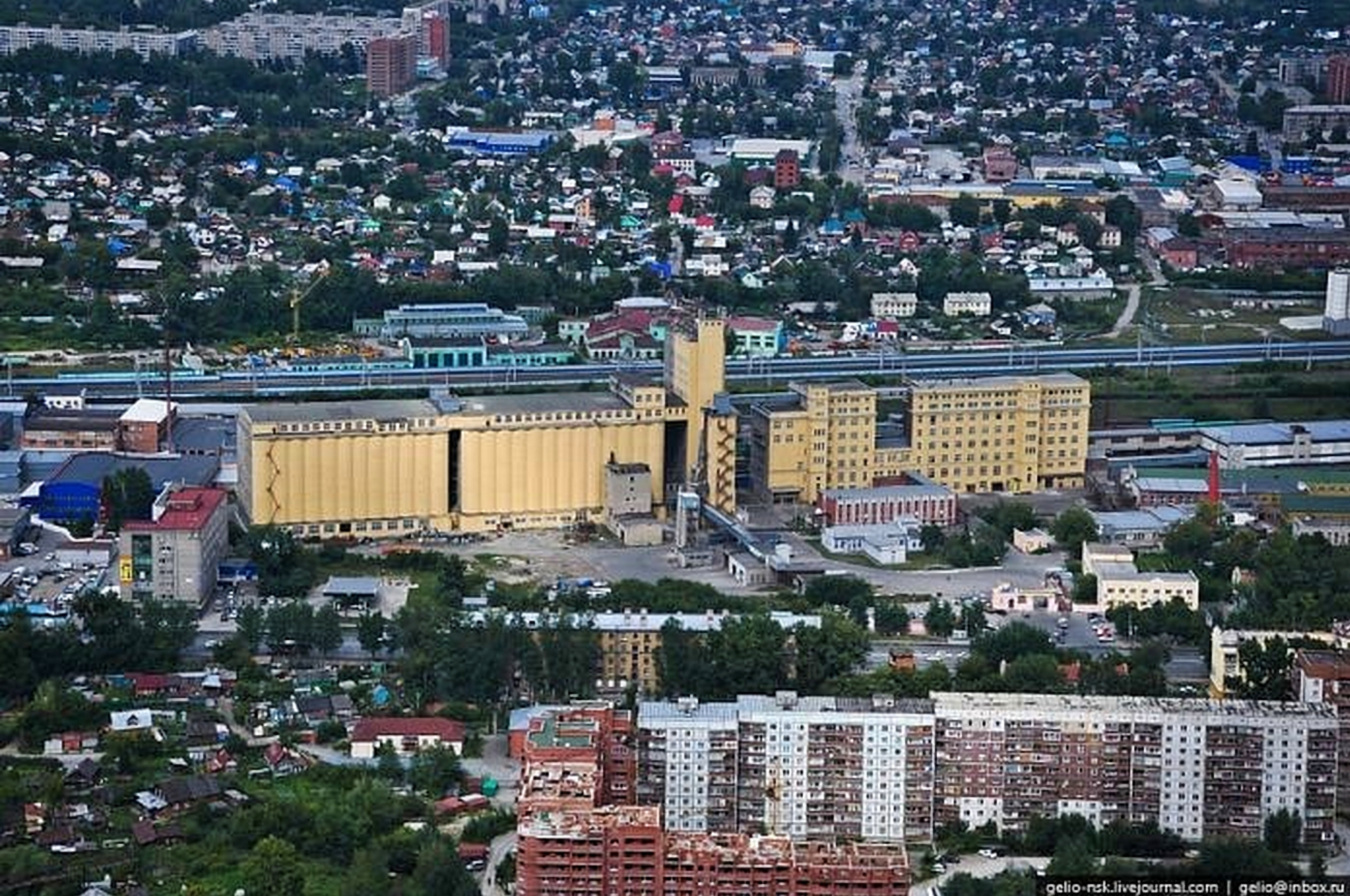 Новосибирск раньше. Новосибирский дворец сверху. Алейск вид сверху. Новосибирск НКПИС вид сверху. Алейск с высоты.