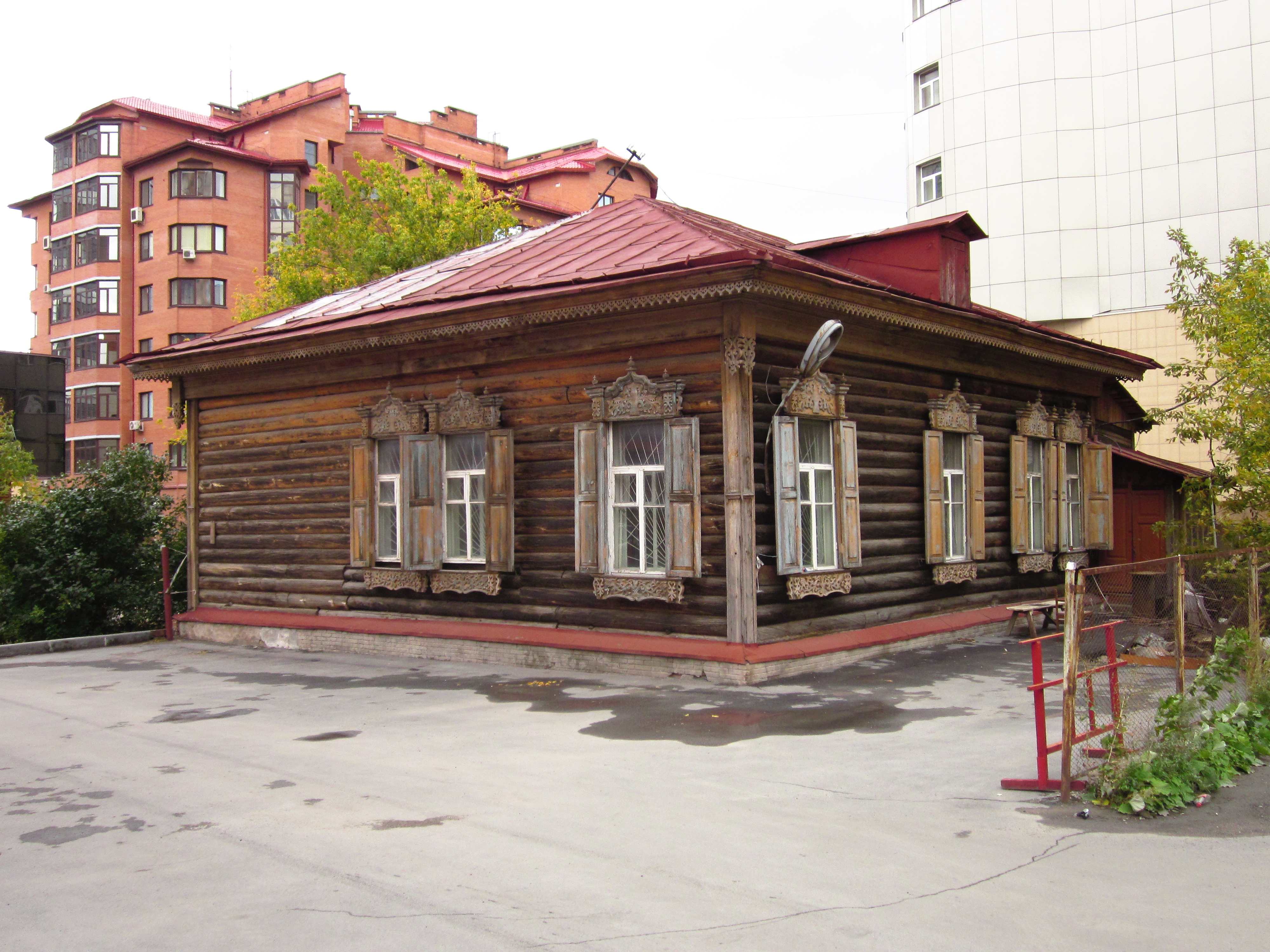 Памятник деревянного зодчества. ул. М.Горького, 81, Новосибирск 2