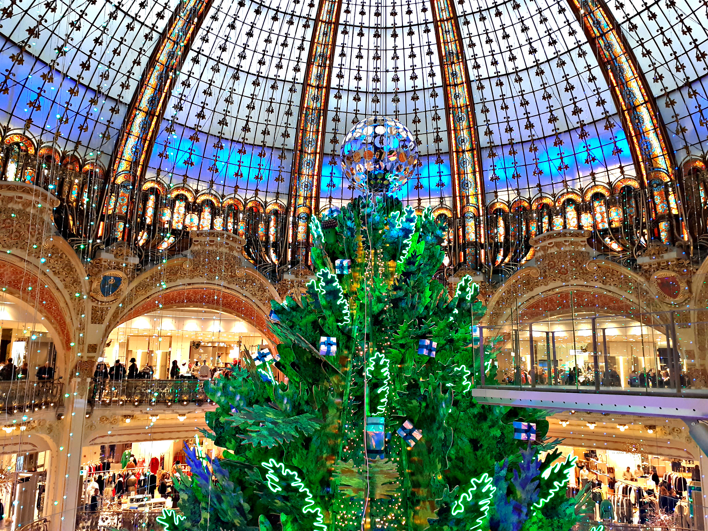 Рождественский Париж 2022: Galeries Lafayette, Printemps.