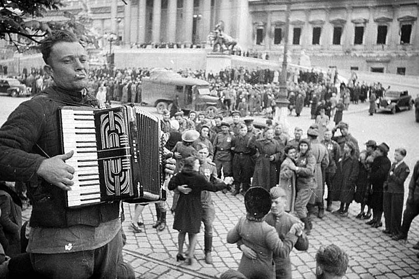 Майский вальс 1945. Евровидение 1945 финал. 13 Апреля 1945 года освобождение вены.