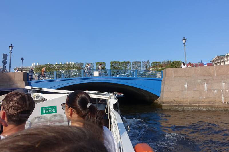 Телетрансляция в спб. Каналы Питера. По каналам по Питеру. Сод на синем мосту в СПБ. Осушали для ремонта канал в Питере.