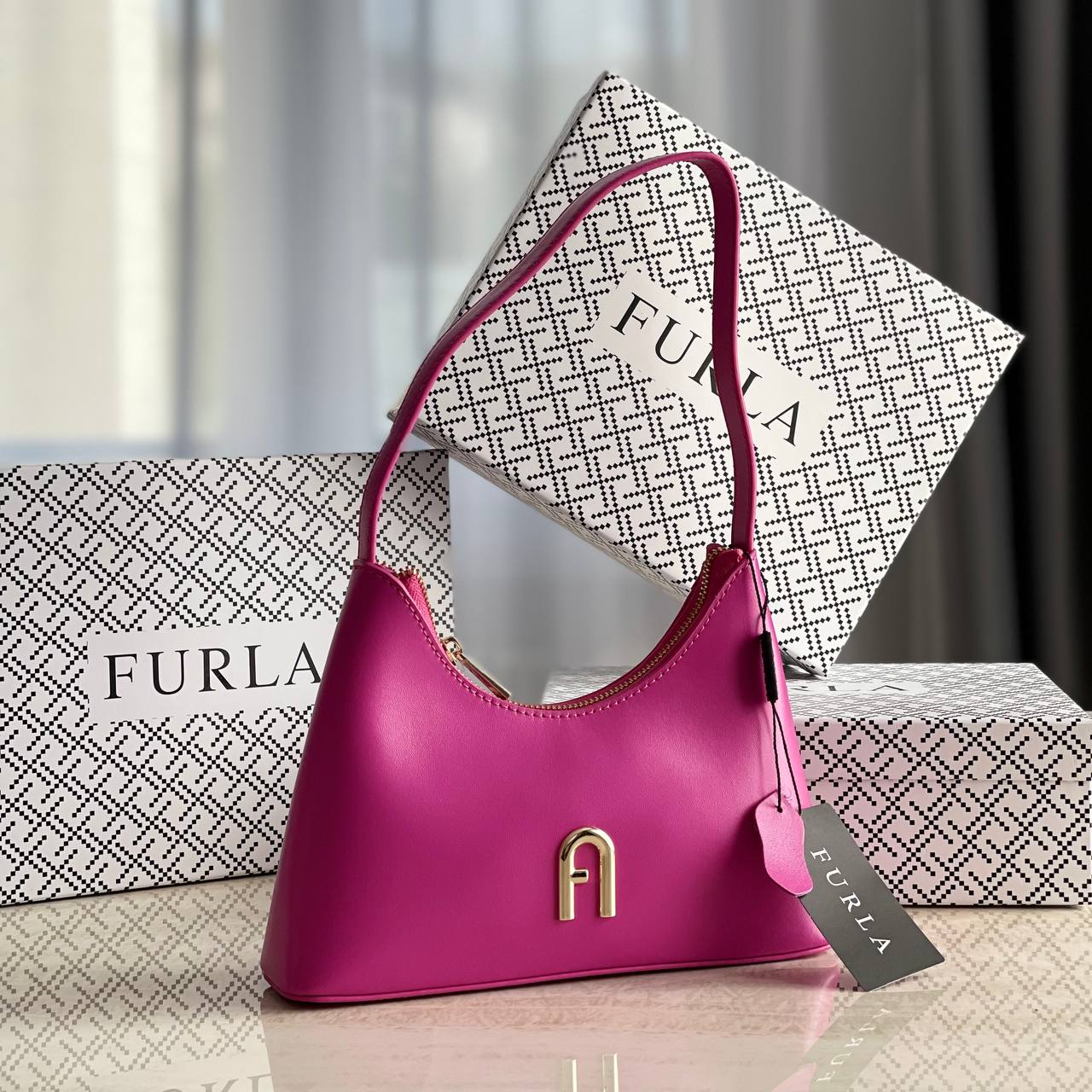 Сумка Furla из мягкой кожи фото оригинал розовая