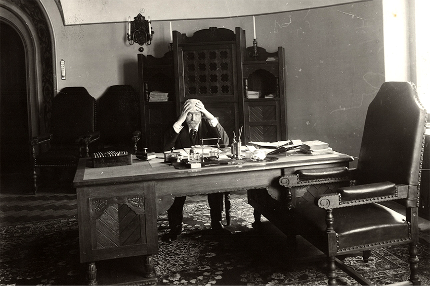 4Н.П. Полянский в рабочем кабинете. 1913 год. 4Н.П. Полянский в рабочем кабинете. 1913 год.
