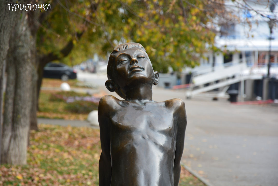 Скульптуры на набережной Ростова-на-Дону