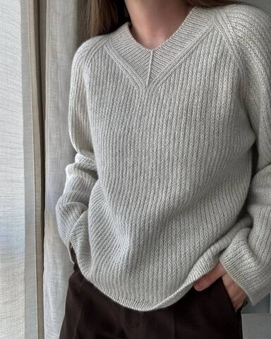 Chantal-Sweater-V-neck-Knitting-pattern-02