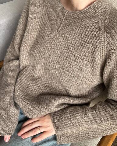 Chantal-Sweater-V-neck-Knitting-pattern-19