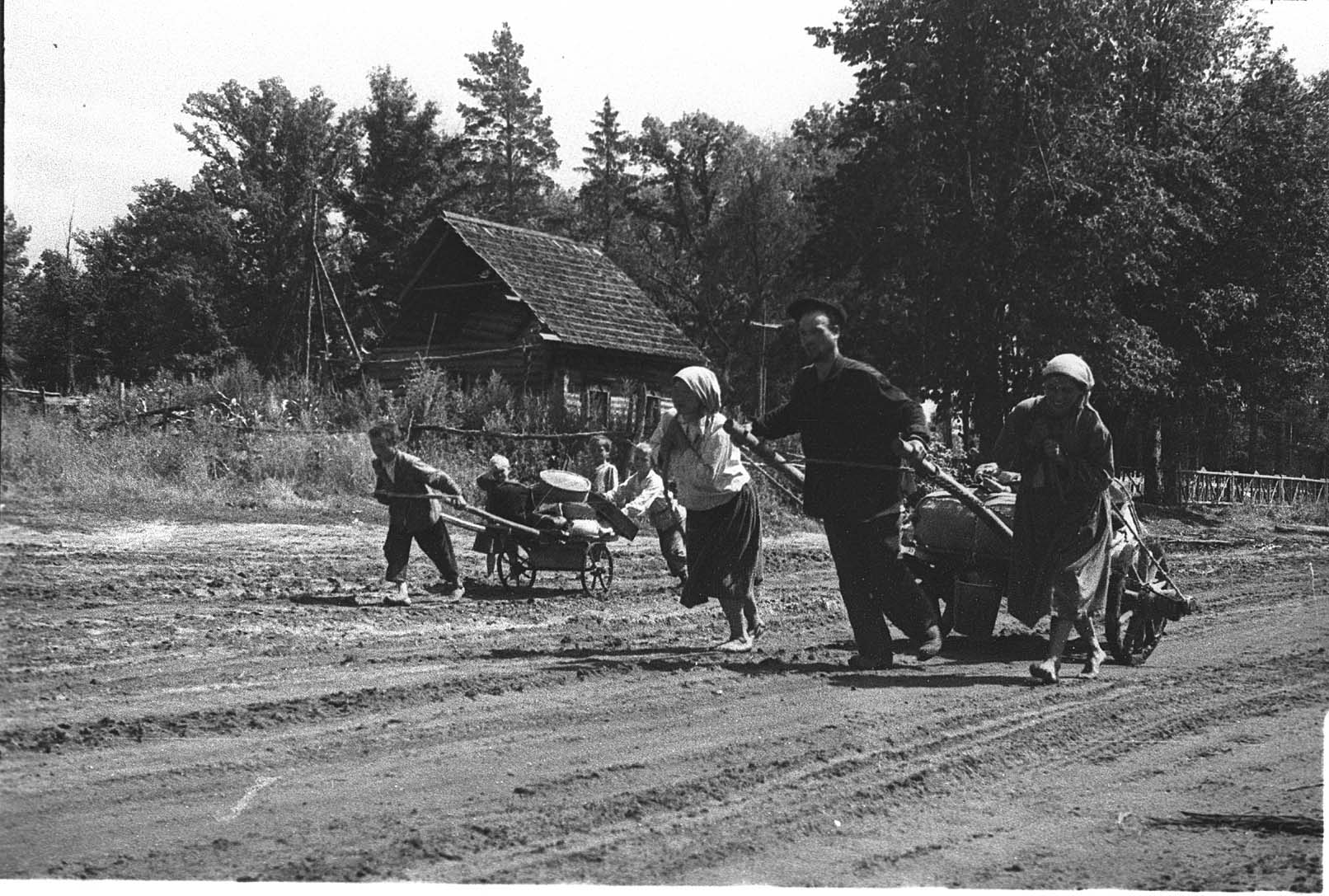 Время в селе. Деревня в годы Великой Отечественной войны. Деревня до войны. Послевоенная деревня. Село в годы войны.