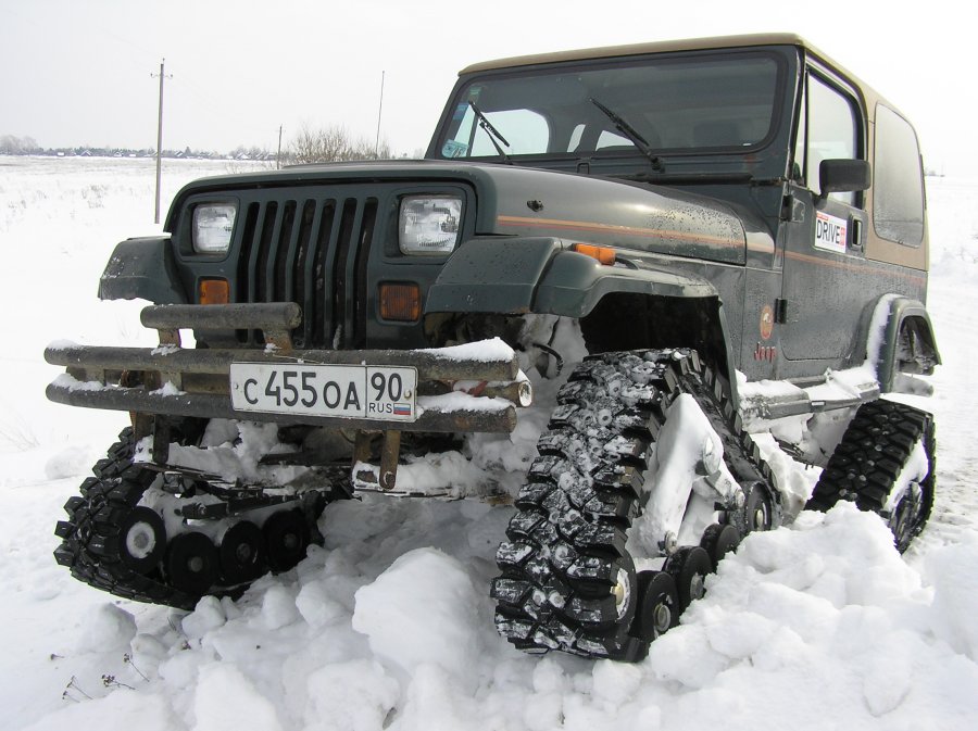 Гусеницы на уаз. Джип Вранглер на гусеницах. Jeep Wrangler Академика на гусеницах. Jeep Wrangler 2020 на гусеницах. Нива-Егерь гусянка.