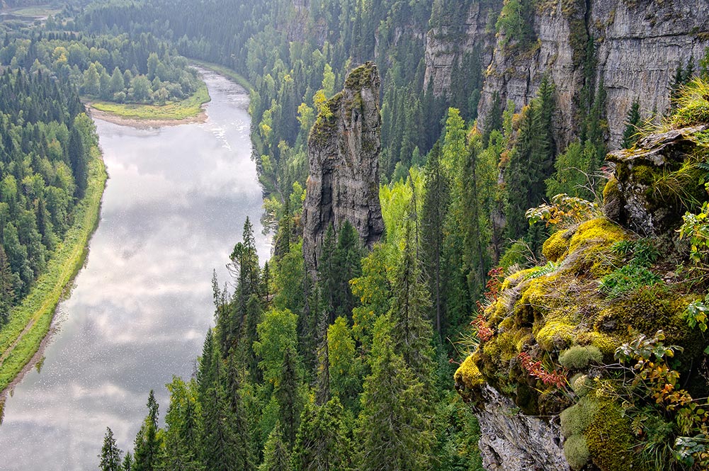 Усьвинские столбы пермский край фото. Усьвинские каменные столбы Пермский край. Усьвинские столбы, река Усьва. Урал река Усьва. Усьвинские столбы. Каменные столбы Усьва Пермский край.