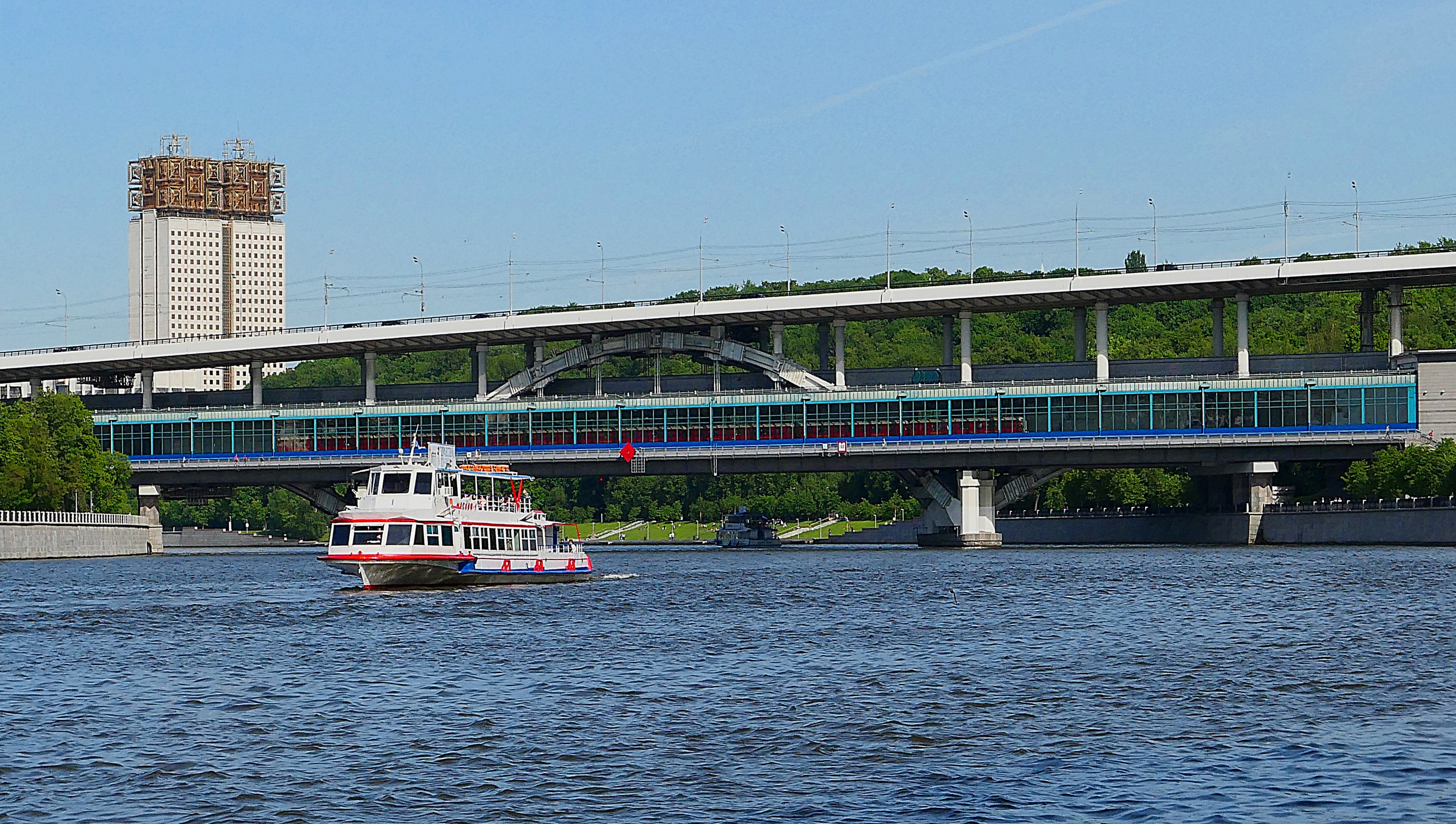 Метро Воробьевы Горы Фото